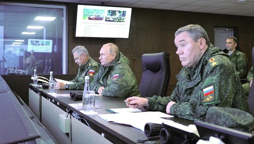 Walerij Gierasimow z Władimirem Putinem i ministrem ON Rosji Siergiejem Szojgu