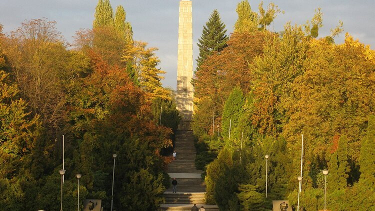 Obelisk z czerwoną gwiazdą na poznańskiej Cytadeli