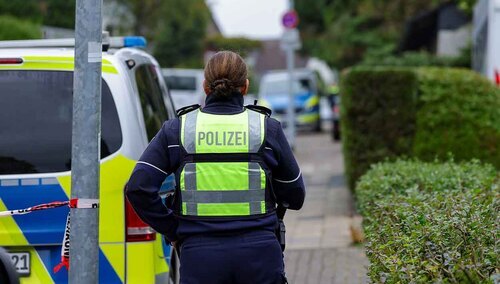 Policja w miejscu, gdzie doszło do ataku nożem na nowo wybraną burmistrz Herdecke Iris Stalzer