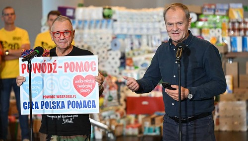 Premier Donald Tusk i szef WOŚP Jerzy Owsiak podczas konferencji prasowej we Wrocławiu