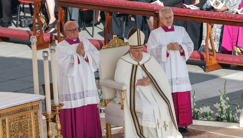 Papież Franciszek w czasie Mszy św. inaugurującej pierwszą sesję Zgromadzenia Synodu Biskupów 2021/2024