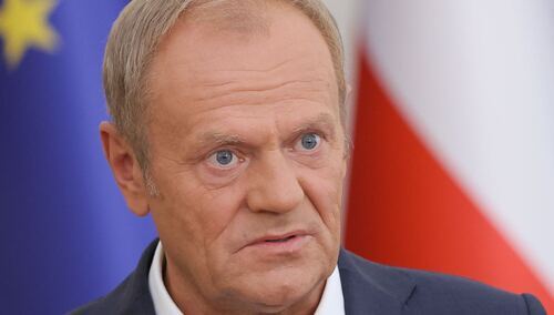Premier Donald Tusk podczas konferencji prasowej w KPRM w Warszawie