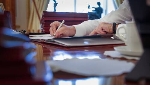 Prezydent RP Karol Nawrocki w gabinecie