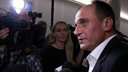 Nieoficjalnie: PiS przejmie posłów Kukiz'15? "Jeśli ktoś się do nas uśmiecha, my się odwzajemniamy"