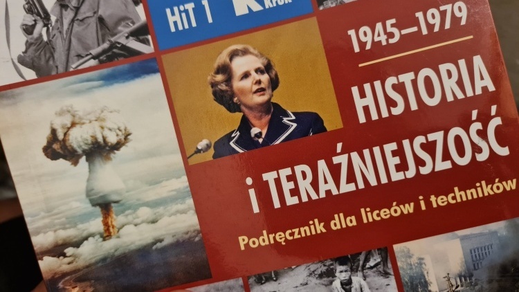Z podręcznika HiT zniknie jeden fragment. Biały Kruk reaguje