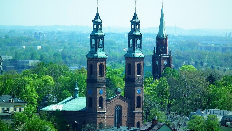 Bazylika piekarska widziana od strony kopca