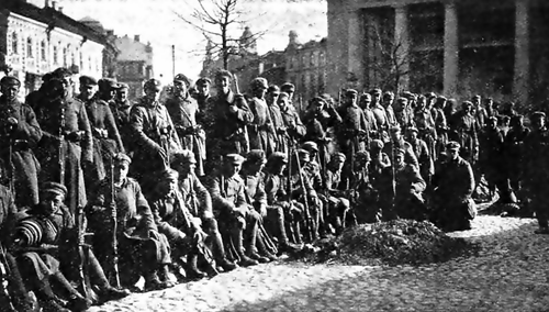 Polscy żołnierze na placu Ratuszowym w Wilnie