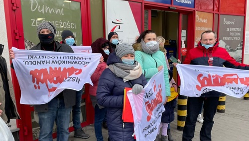 Wolne niedziele dla pracowników handlu. Związkowcy z Solidarności protestują przed sklepami Intermarche