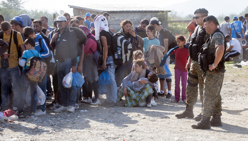 Migranci w ośrodku na granicy Grecji z Macedonią - zdjęcie ilustracyjne