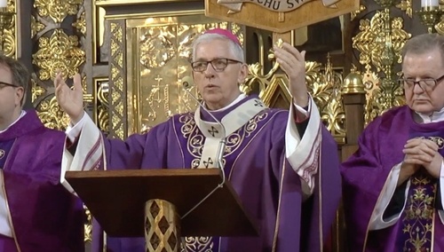 Abp Skworc rezygnuje. Decyzja ma związek ze śledztwem Watykanu