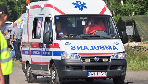 "Szmato!!". Niebywałe. Gdy ratownicy medyczni ratowali życie pacjenta, ktoś zostawił w karetce kartkę...