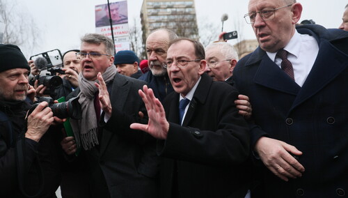 Gorąco przed Sejmem. Mosiński dla Tysol.pl: Kilka łokci pod żebro oberwałem