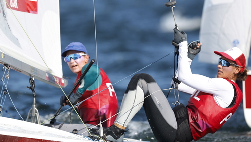 Agnieszka Skrzypulec i Jolanta Ogar-Hill zdobyły srebrny medal igrzysk olimpijskich w Tokio w żeglarskiej klasie 470.