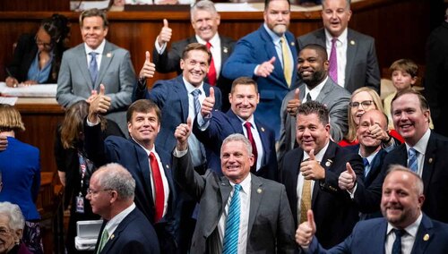 Republikanie świętujący po przegłosowaniu ustawy