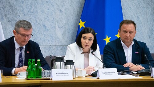 Członkowie komisji śledczej ds. Pegasusa: zastępca przewodniczącego Marcin Bosacki, przewodnicząca Magdalena Sroka i zastępca przewodniczącego Tomasz Trela