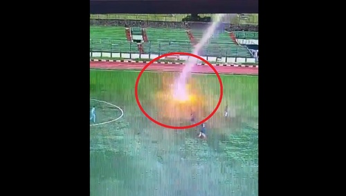 Piłkarz rażony piorunem w Indonezji