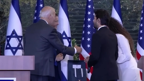 Izraelska artystka nie podała ręki Bidenowi. "Times of Israel" wyjaśnia dlaczego