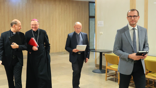 Od lewej: o. Leszek Gęsiak SJ, bp Jacek Grzybowski, bp Sławomir Oder, prof. Aleksander Bańka