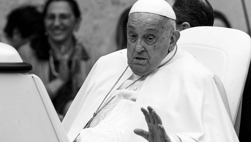 Papież Franciszek nie żyje