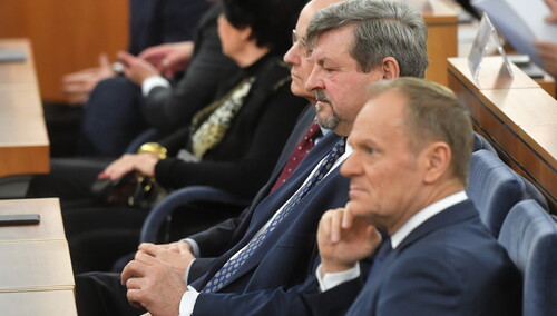 Morawiecki o kompromisie, Tusk o „trzęsącym się głosie Morawieckiego”