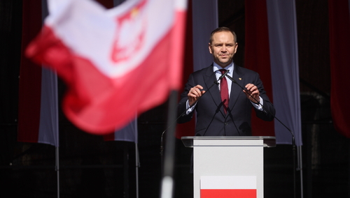 Z pierwszego sondażu po piątkowej debacie najbardziej może być zadowolony Karol Nawrocki   