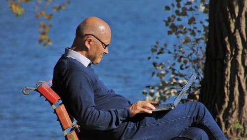 Emeryt - zdjęcie poglądowe