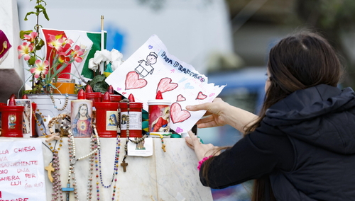 Modlitwa pod Kliniką Gemelli