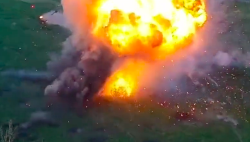 [WIDEO] Potężna eksplozja rosyjskiego czołgu T-80BV. Jest nagranie