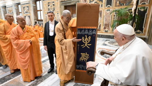 Papież Franciszek i tajwańscy mnisi buddyjscy