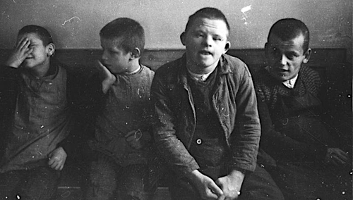 Dzieci objęte Akcją T4 ze szpitala w Schonbrunn