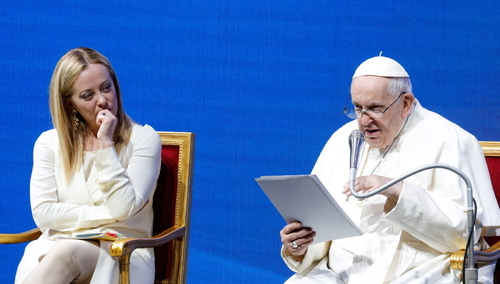 Od lewej: premier Giorgia Meloni, papież Franciszek