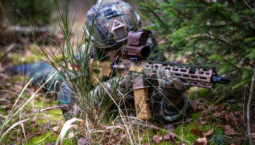 Żołnierz Bundeswehry w czasie manewrów