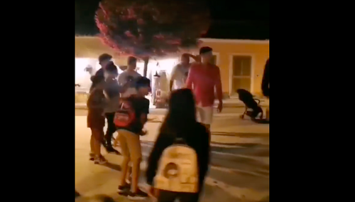 Lewandowski wywołał sensację na Sardynii. „Polak przyjął wyzwanie chłopców grających w piłkę” [WIDEO]