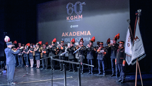 Patrząc w przyszłość, uczcić przeszłość