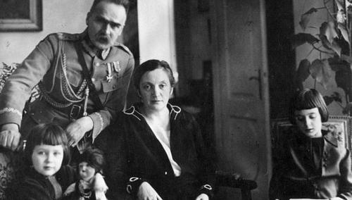 Aleksandra i Józef Piłsudscy z córkami Wanda i Jadwigą