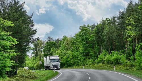 Zakaz spalinowych TIR-ów coraz bliżej?