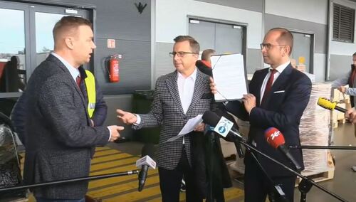 [video] Ale cyrk! "Proszę tutaj nie robić hucpy!" Joński i Szczerba wyrzuceni z własnej konferencji prasowej