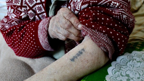 Numer Obozowy na ramieniu Lucyny Wojno