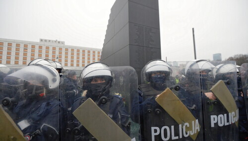 Rabiej o obronie pomnika ofiar katastrofy smoleńskiej: "Każdy reżim czegoś broni. Ten - schodów donikąd"