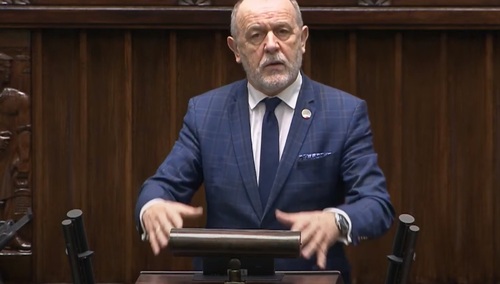 Jan Mosiński [PiS] podczas czytania w Sejmie projektu ws. emerytur stażowych