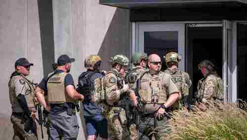 Charlie Kirk został zastrzelony podczas wystąpienia na  uniwersytecie w Utah. Zamachowiec dotąd nie został ujęty