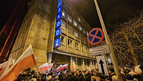 Demonstracja przeciwko bezprawnemu zajęciu mediów publicznych przed oddziałem TVP w Łodzi - 29 grudnia 2025 roku