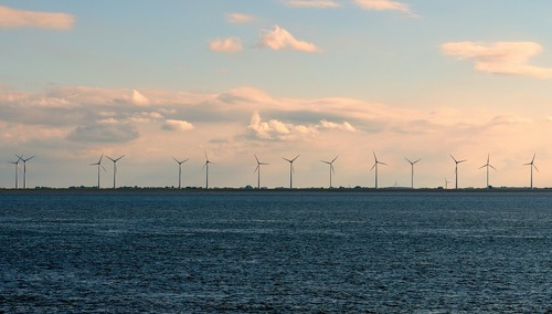 Farma wiatrowa na morzu. Ilustracja poglądowa