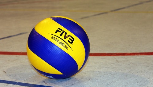 Piłka siatkowa na boisku