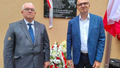 W Krynicy Morskiej odsłonięto tablicę ku pamięci zamordowanego ks. Zycha