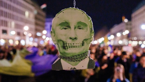 Podobizna Władimira Putina na demonstracji w Niemczech