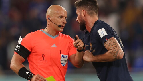 Tak o sędziowaniu Polaka w Katarze mówią zagraniczne media. "To wielki łysy facet"