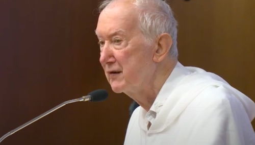 o. Timothy Radcliffe OP podczas głoszenia rekolekcji dla uczestników Synodu Biskupów 2021-24