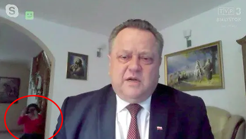 Poseł PiS był gościem regionalnej TV. Całe show skradła żona polityka?