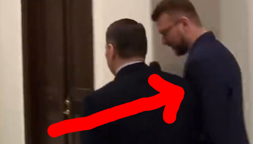 Radosław Sikorski popycha Miłosza Kłeczka